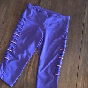 👀👀LULULemon workout capris😍